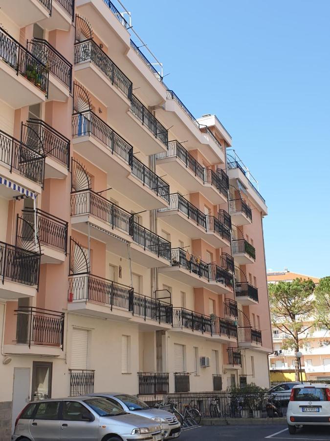Appartement Albenga Sul Mare Famiglie Ed Amici Fino 10 Posti Extérieur photo